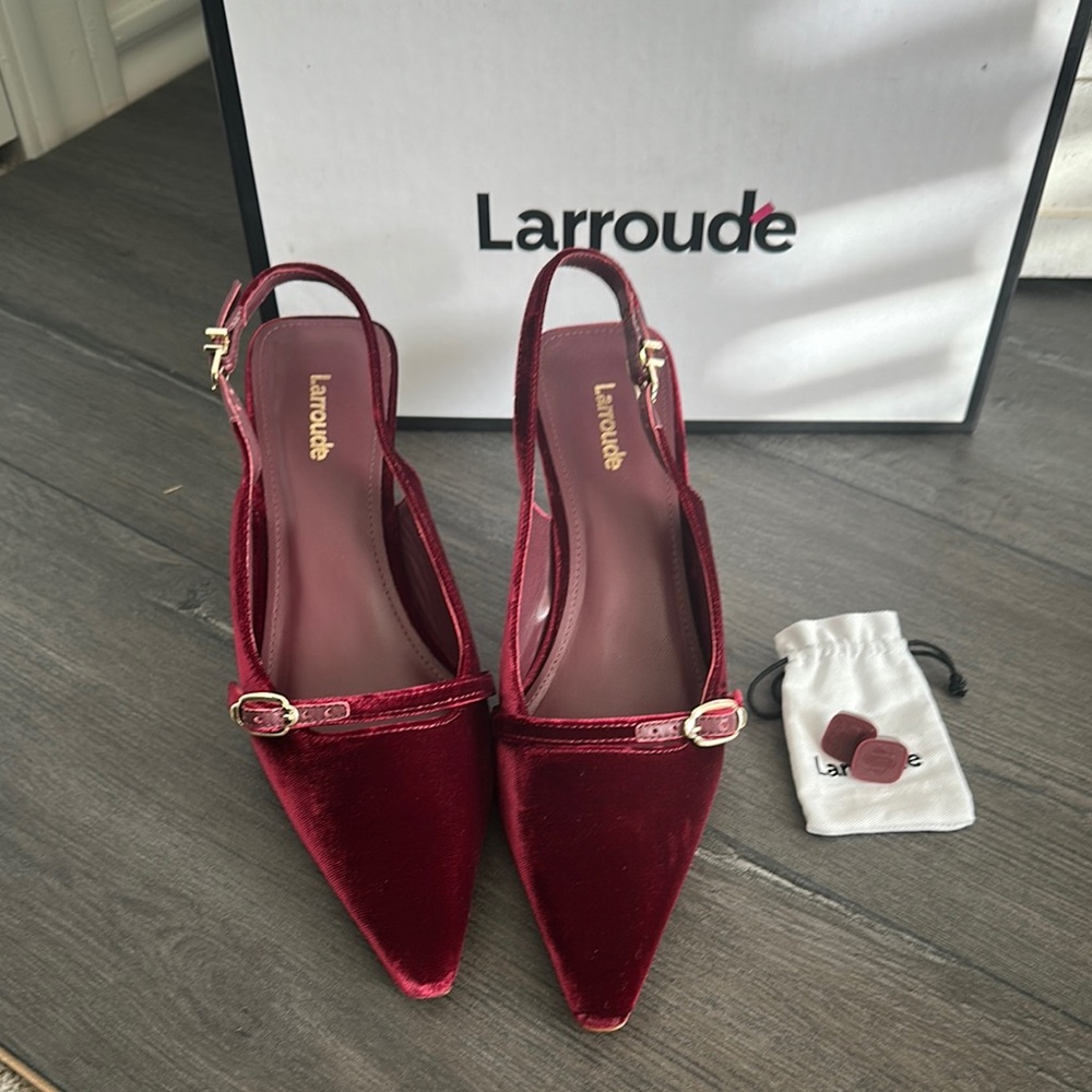Larroude Ines Pump In Wine Velvet - Picture 4 of 11